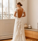 Crepuscule, robe de mariée par Elsa Gary, showroom Queen to be à Bruxelles