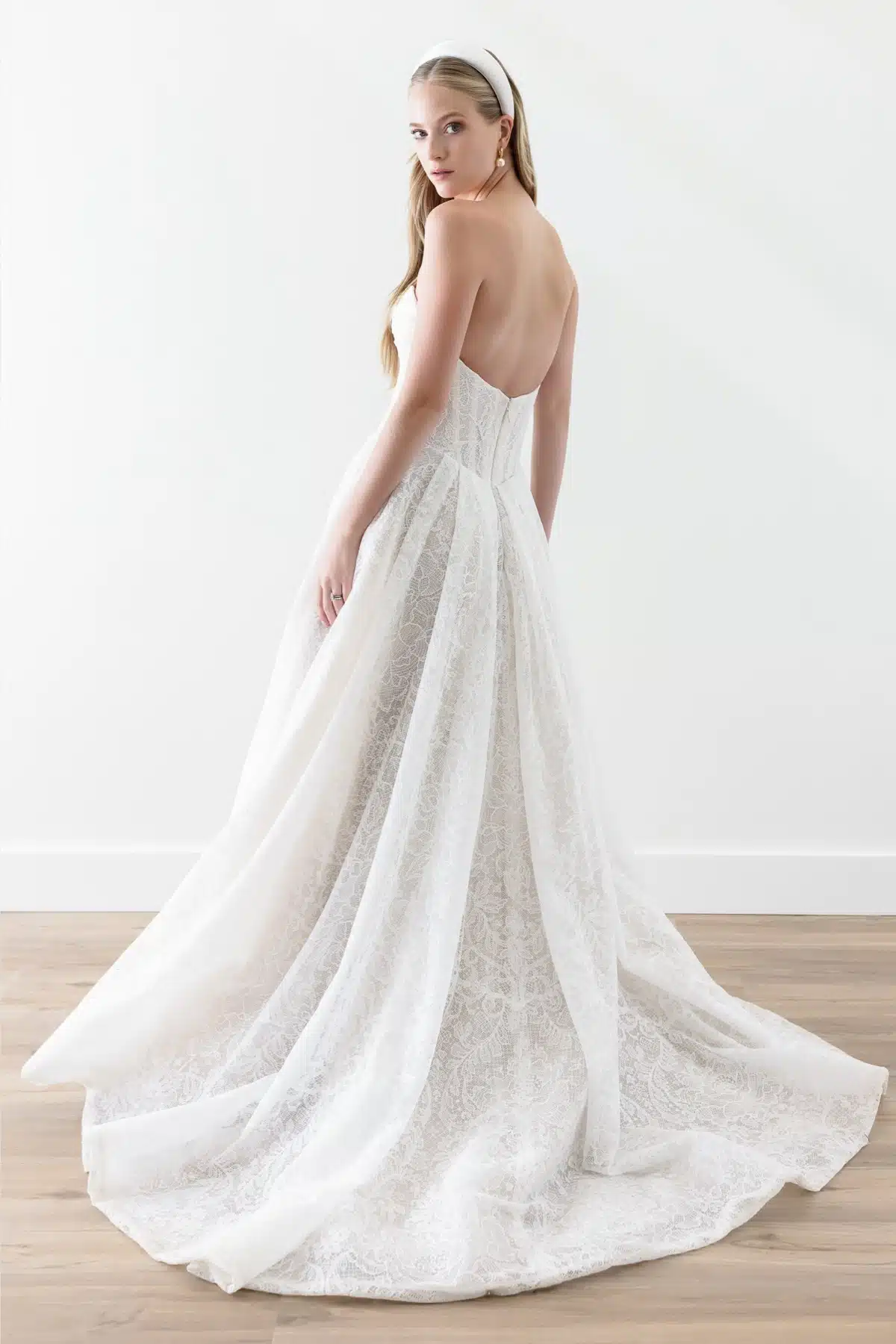 Elena par Watters, créatrice de robes de mariée chez Queen to be