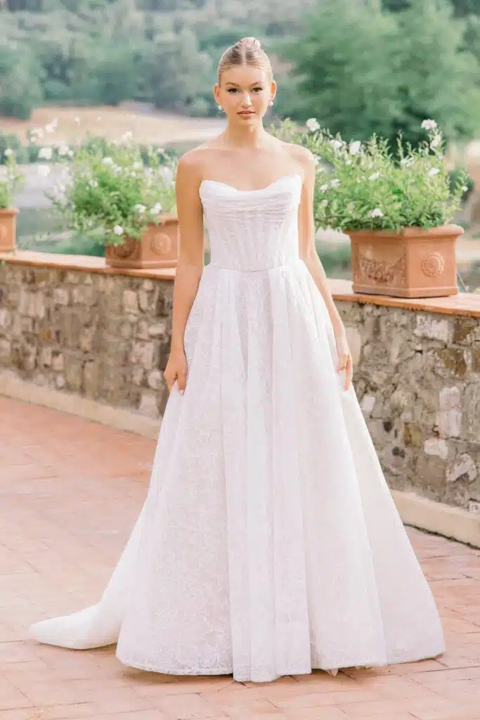 Elena par Watters, créatrice de robes de mariée chez Queen to be