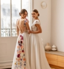 Crepuscule et Fleur de Printemps, robes de mariée par Elsa Gary, showroom Queen to be à Bruxelles