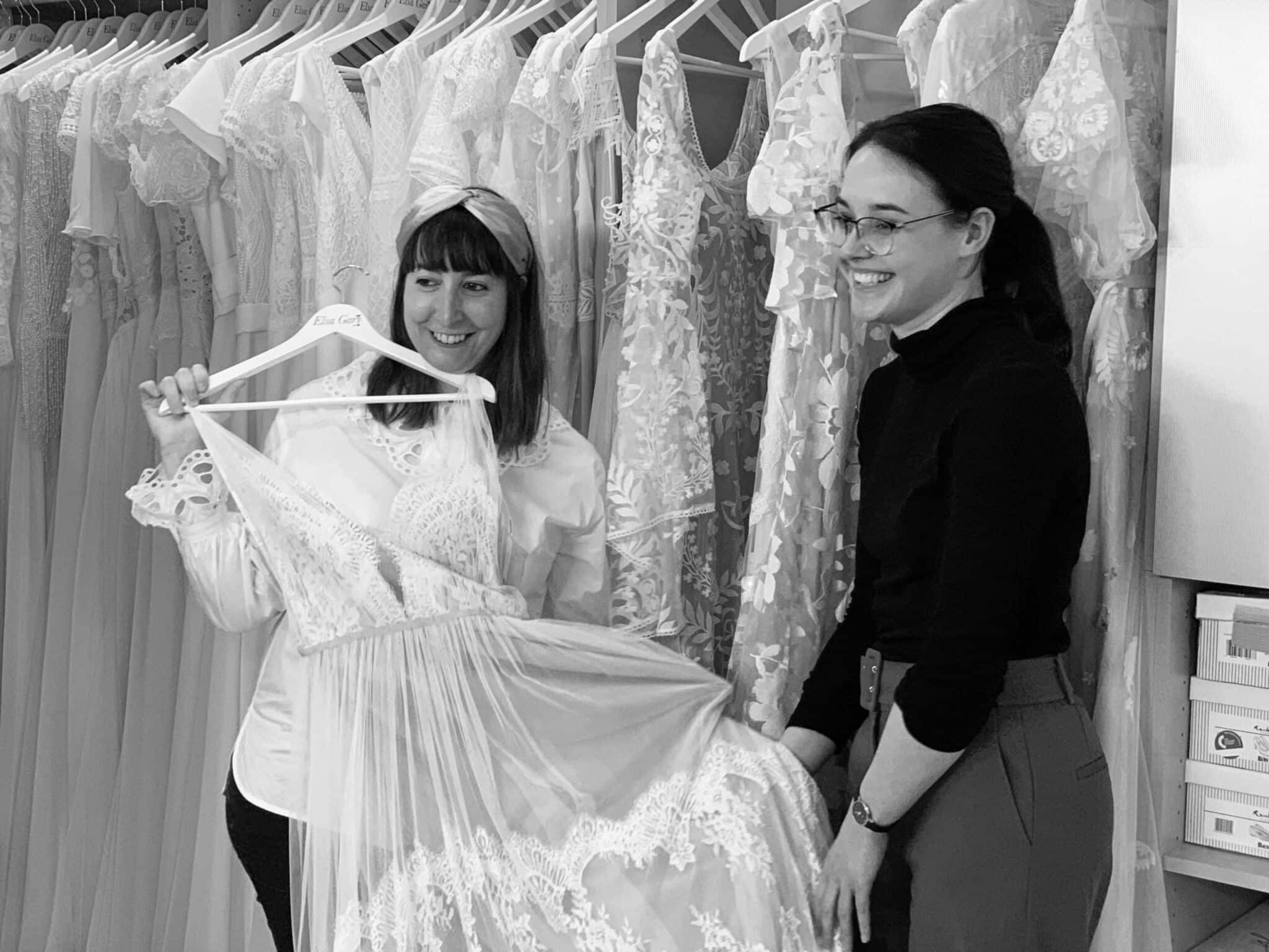 LA TEAM ! Anne & Nadeige, showroom de robes de mariée Queen To Be