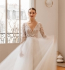 Julie, robe de mariée par Elsa Gary, showroom Queen to be à Bruxelles