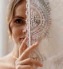 Reflet Ephemere, robe de mariée par Elsa Gary, showroom Queen to be à Bruxelles