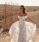 Amelie, robe de mariée Madi Lane, showroom Queen to be