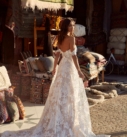 Amelie, robe de mariée Madi Lane, showroom Queen to be