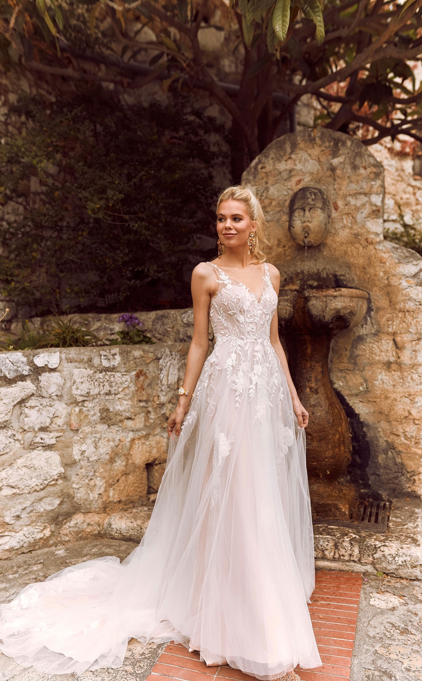 Halani, robe de mariée Madi Lane, showroom Queen to be