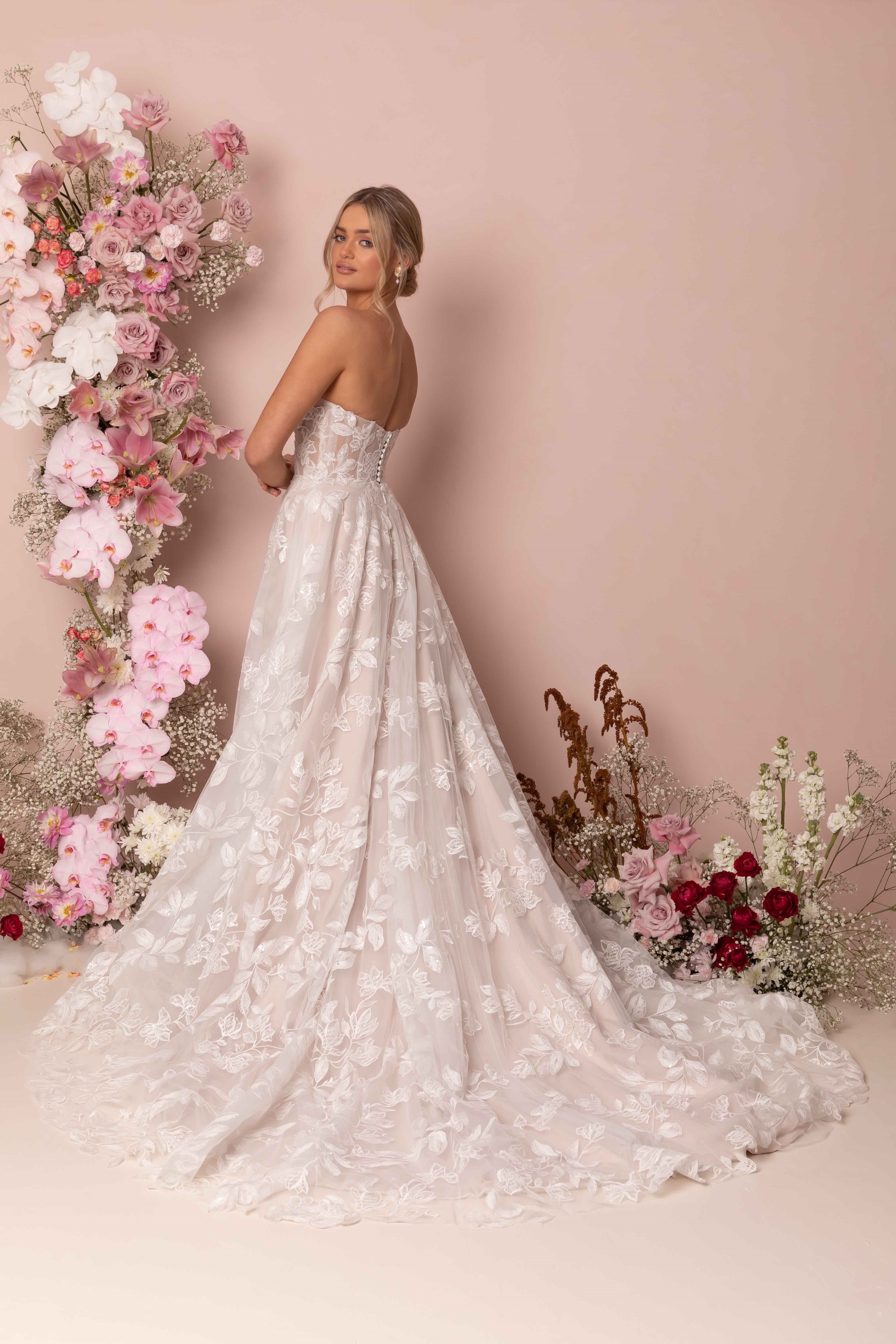 Kyann, robe de mariée Madi Lane, showroom Queen to be