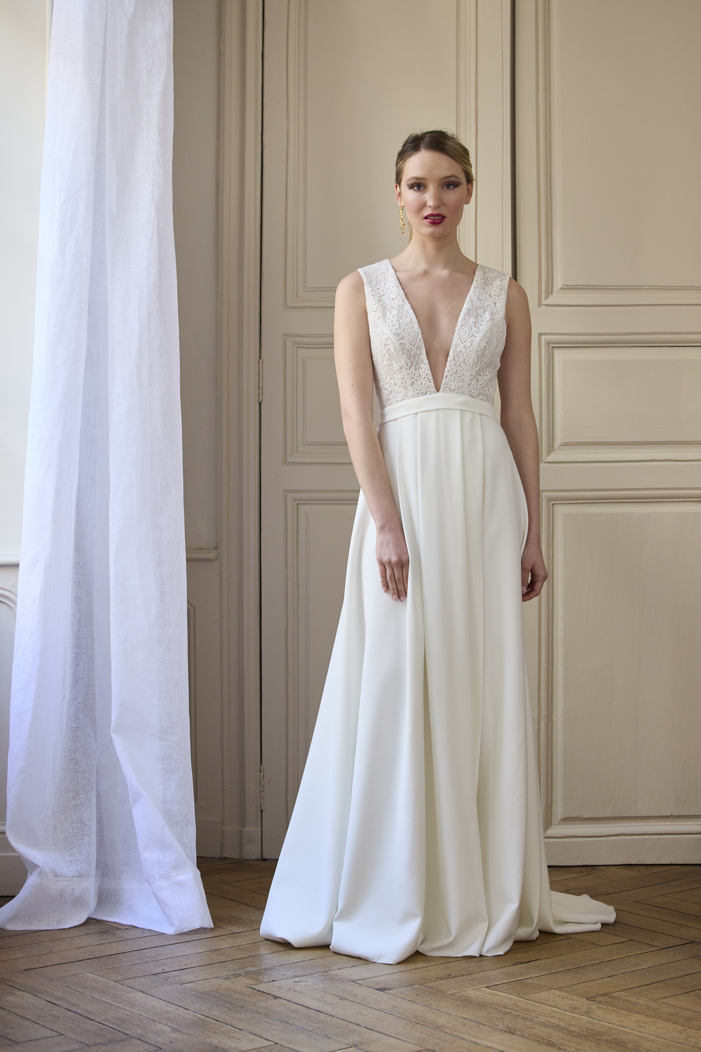 Vénus, robe de mariée Elsa Gary, showroom Queen to be