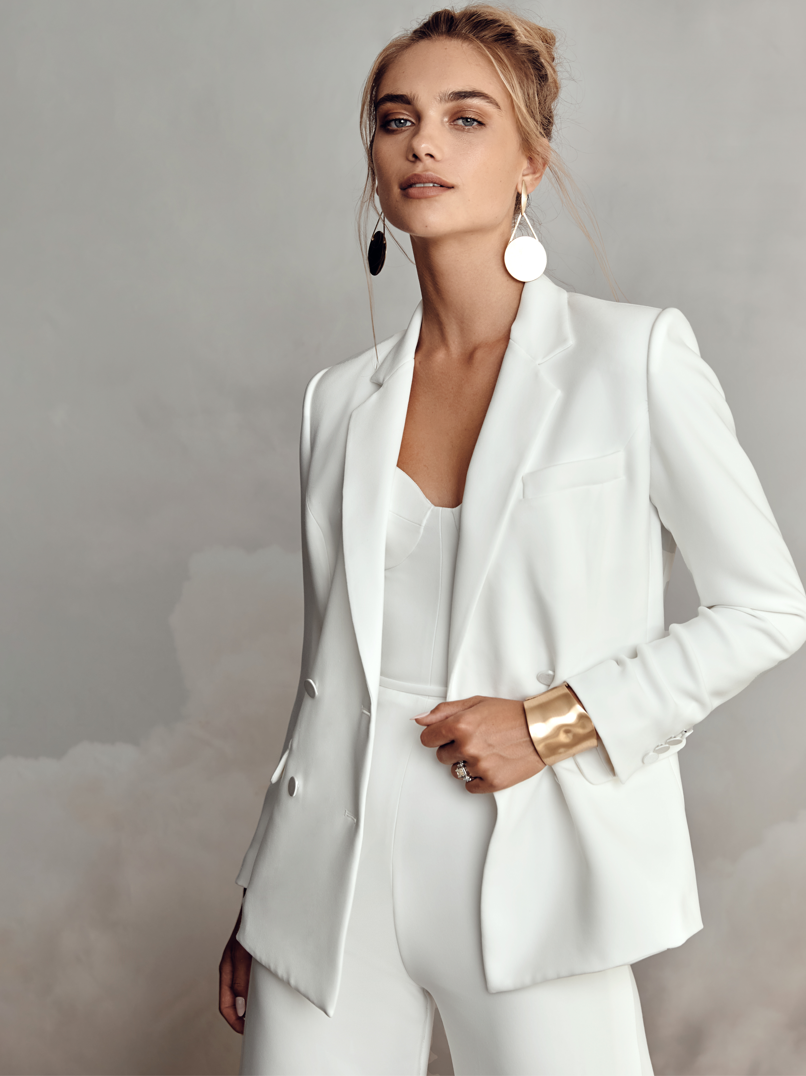 Peyton Blazer, robe de mariée Catherine Deane, au showroom Queen to be