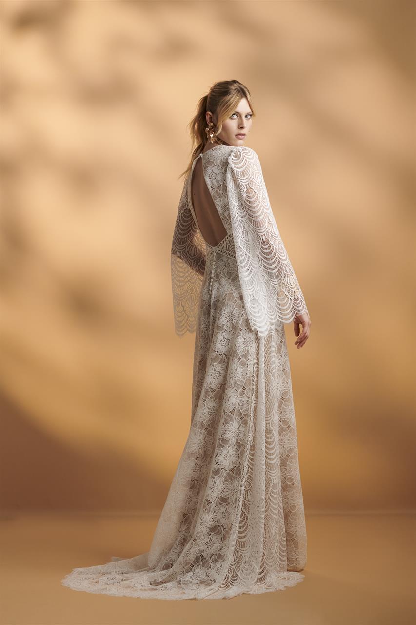 Zara, robe de mariée Rembo Styling, au showroom Queen to be