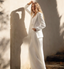 Peyton Blazer, robe de mariée Catherine Deane, au showroom Queen to be
