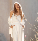 Peyton Blazer, robe de mariée Catherine Deane, au showroom Queen to be