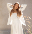 Peyton Blazer, robe de mariée Catherine Deane, au showroom Queen to be