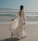 Mia, par Catherine Deane, créatrice de robes de mariée chez Queen to be
