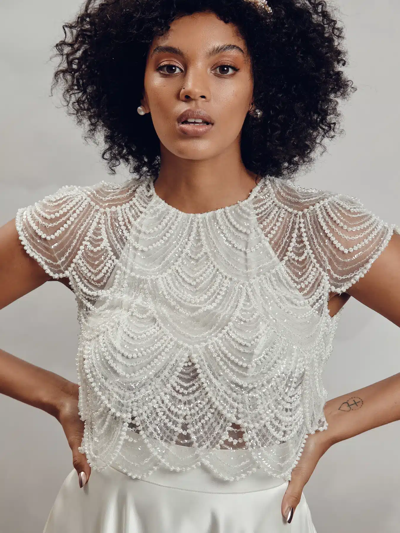 Monique, par Catherine Deane, créatrice de robes de mariée chez Queen to be