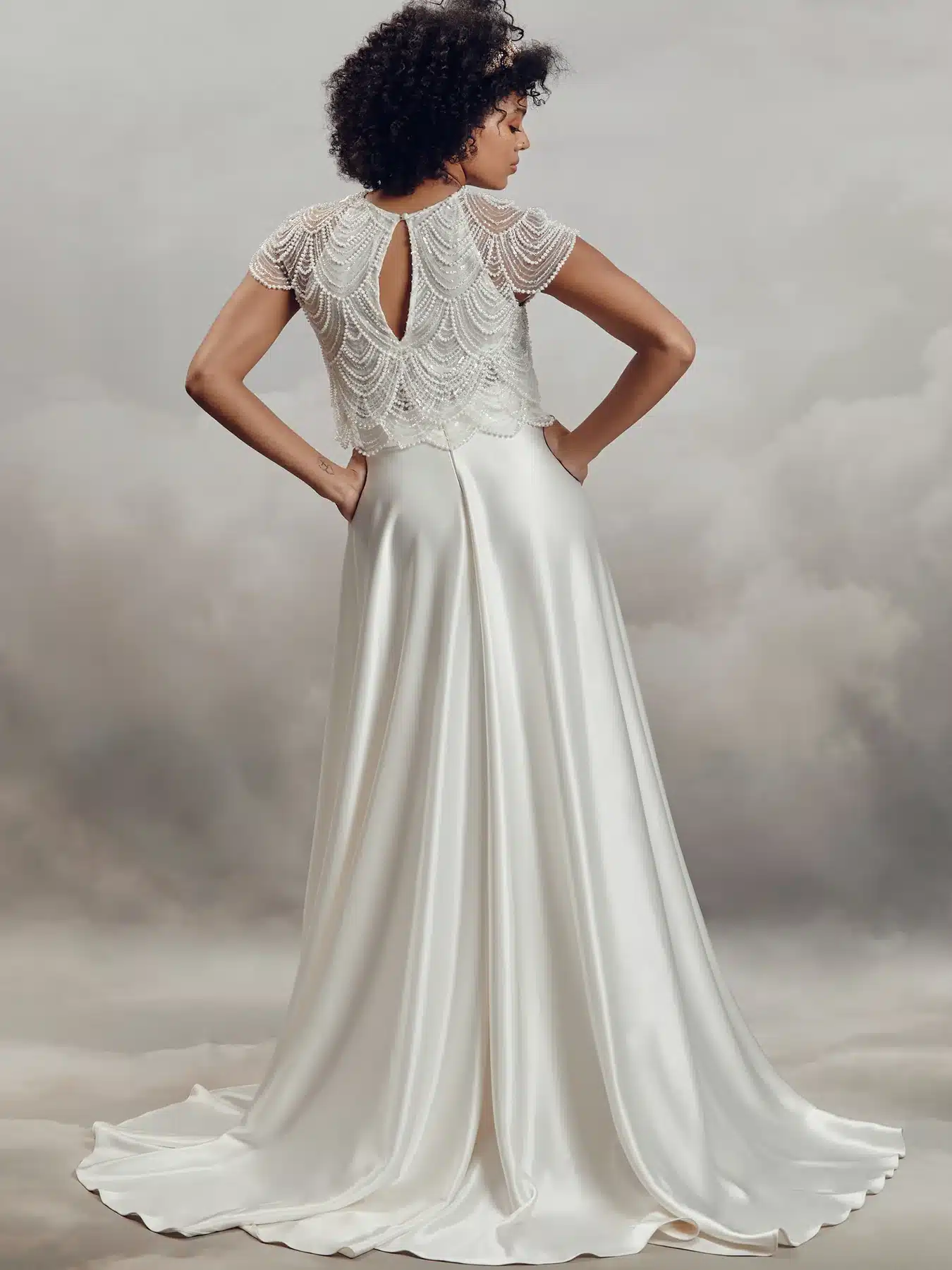 Monique, par Catherine Deane, créatrice de robes de mariée chez Queen to be