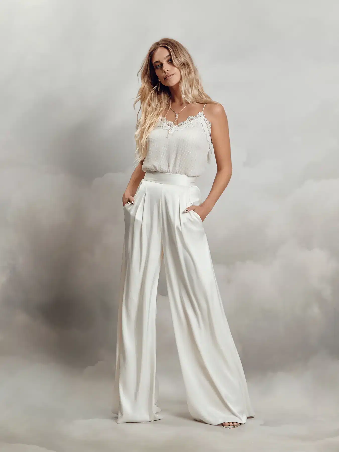 Aurelia, robe de mariée Catherine Deane, au showroom Queen to be