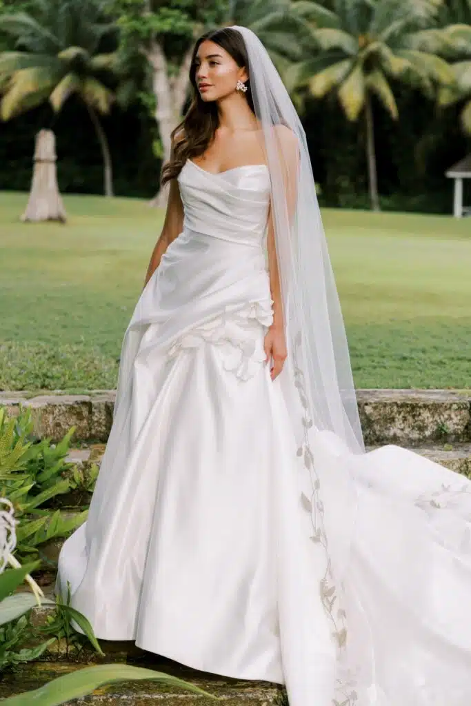 Moxie par Watters, créatrice de robes de mariée chez Queen to be