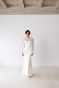 Maya Dress et son Bolero, robe de mariée minimaliste, pas chère, de la créatrice Grecque Annadi