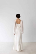 Maya Dress et son Bolero, robe de mariée minimaliste, pas chère, de la créatrice Grecque Annadi