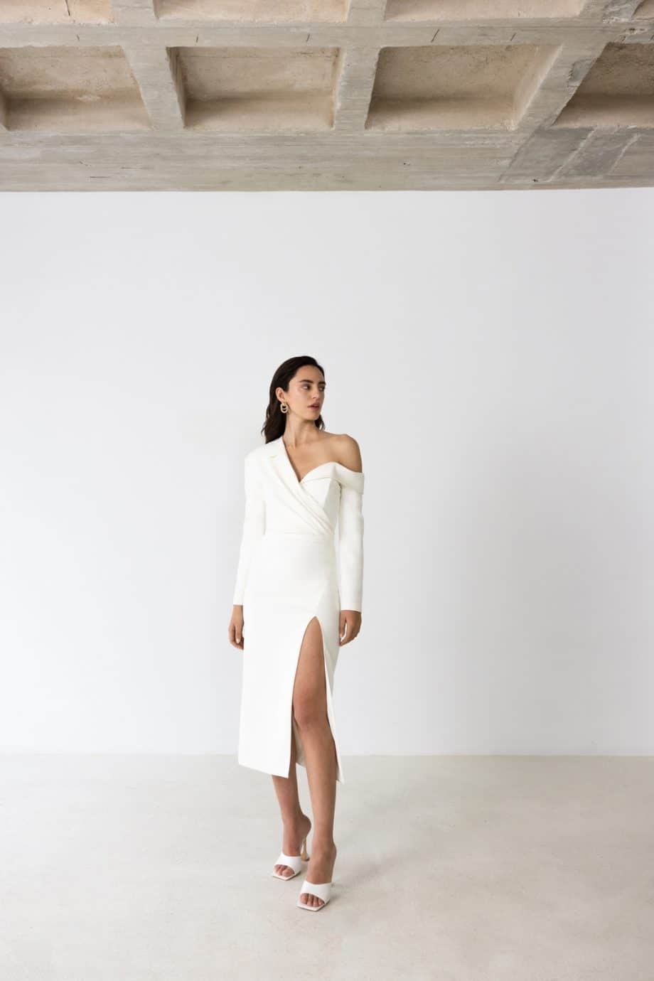 Frida Dress, robe de mariée minimaliste, pas chère, de la créatrice Grecque Annadi