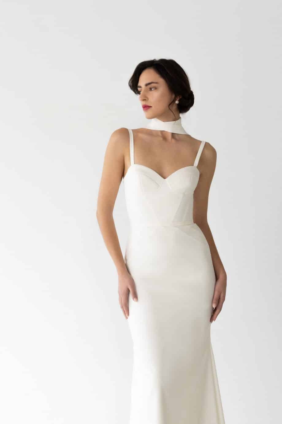 Maya Dress, robe de mariée minimaliste, pas chère, de la créatrice Grecque Annadi