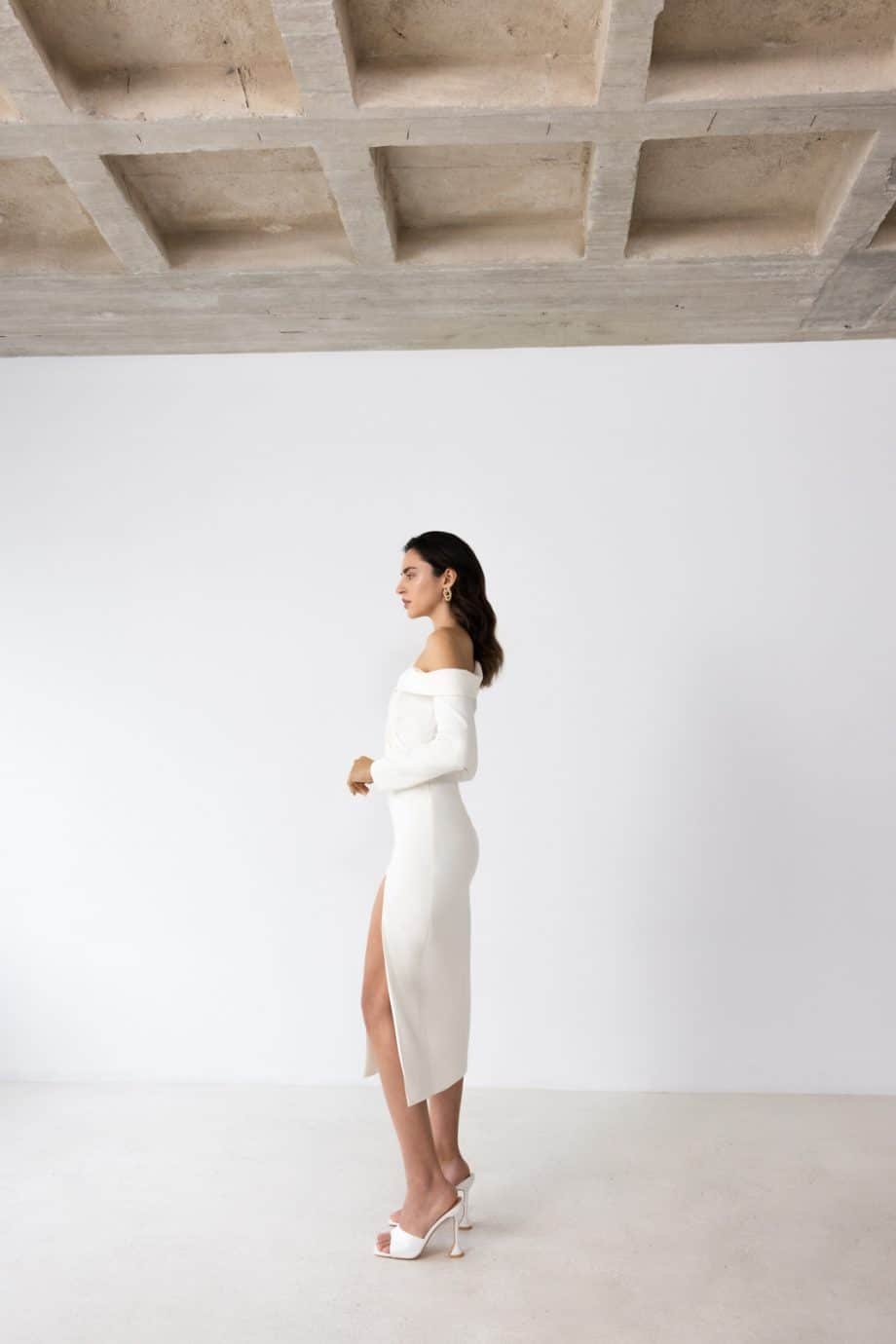 Frida Dress, robe de mariée minimaliste, pas chère, de la créatrice Grecque Annadi