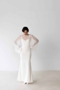 Maya Dress et son Bolero, robe de mariée minimaliste, pas chère, de la créatrice Grecque Annadi